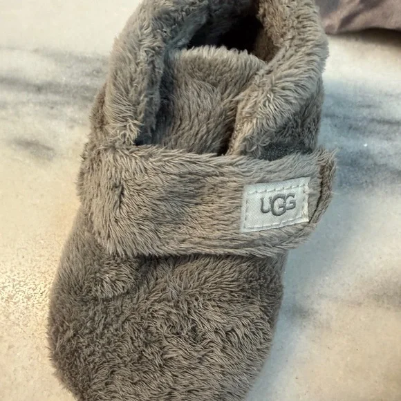 UGG Soft Gray Kids Slippers Bixbee and Lovey size 4/5 - Picture 11 of 12